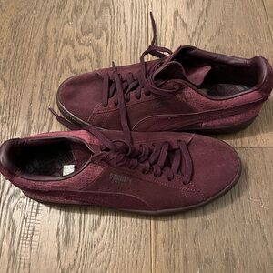 Puma Suede women’s/Men's Burgundy Sneakers 7M/9W